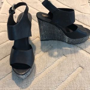 🦋 3/$15 Platform Sandals Black Sz 8
